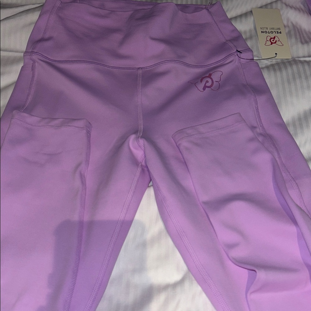 PELOTON HIGH WAISTED SIDE POCKET LEGGING LAVENDER COLOR SIZE XS WAIST 11β NWTS - Picture 4 of 9